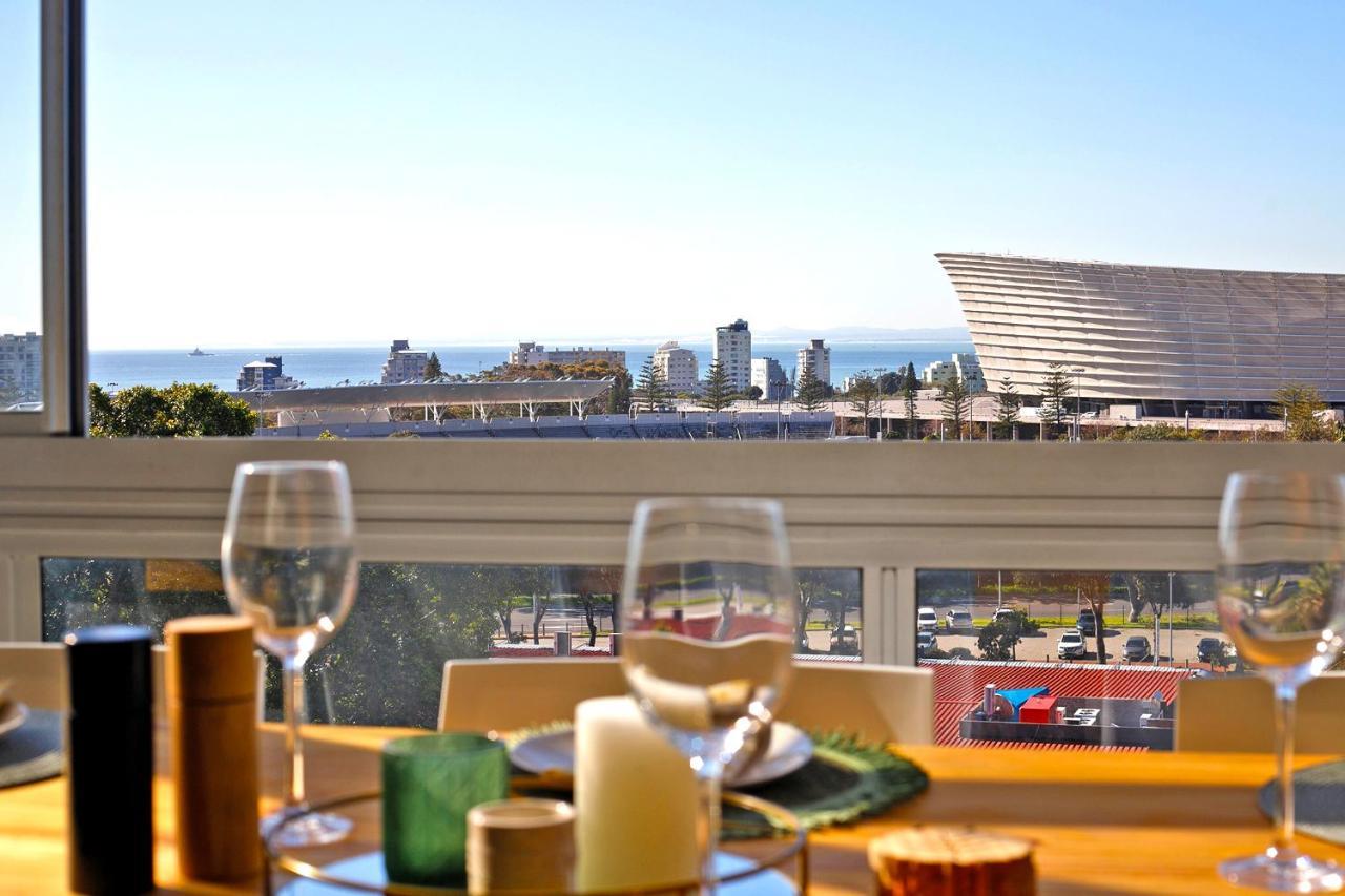 Sunny Central Green Point Apartment