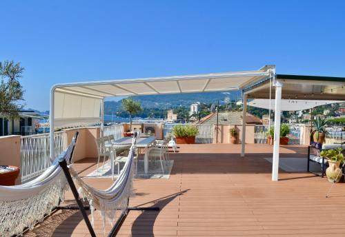 Ca' Muna Sea View Penthouse Private Rooftop Walking to the Beach — 4-Star Luxury Hotel in Rapallo, Italy