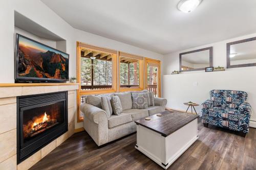 Creekside Suites 16 by Estes Park Condos — 4-Star Luxury Hotel in Estes Park, United States