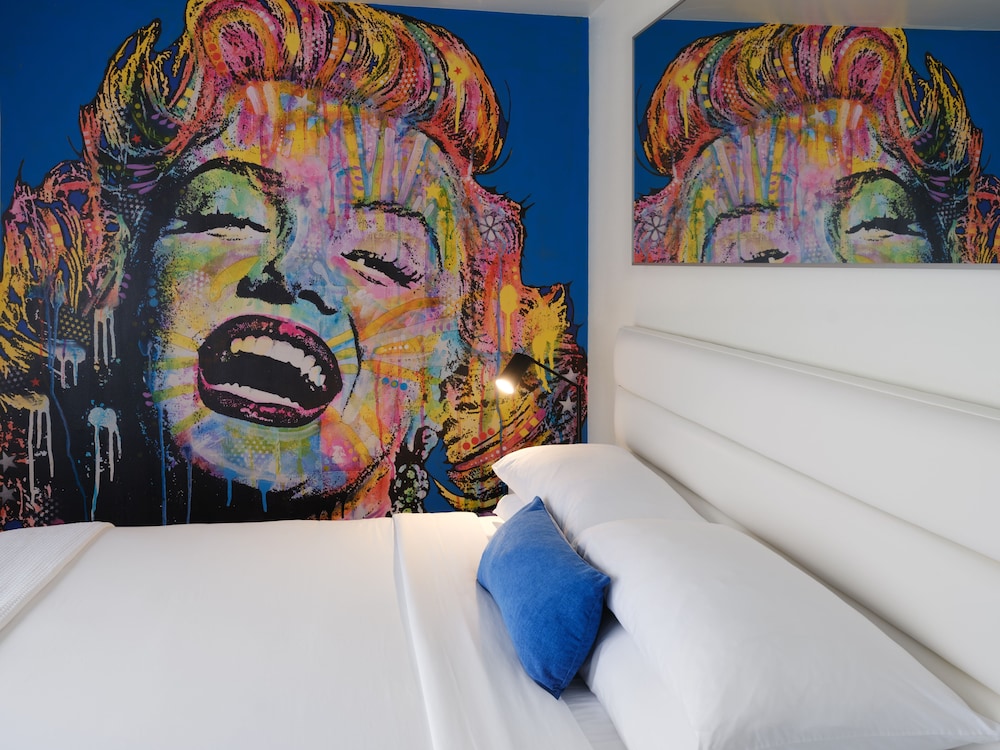 Jupiter Hotel - photo 11