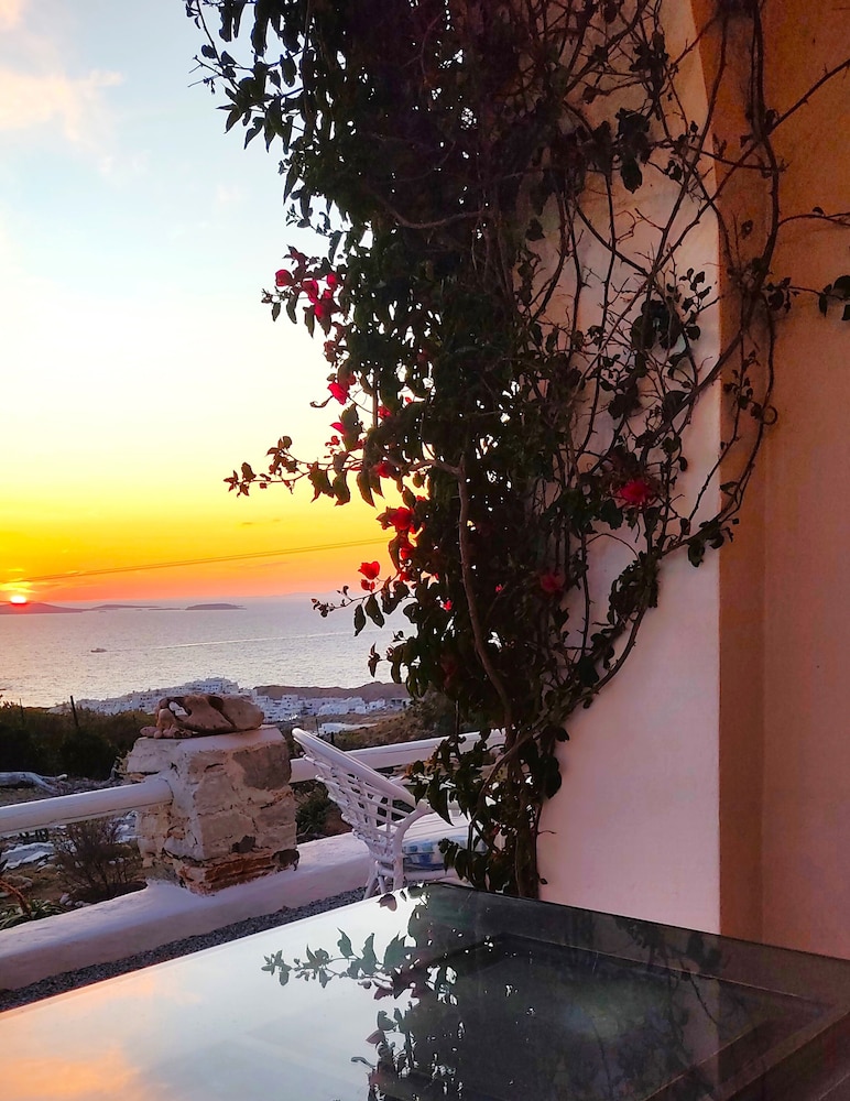 Zephyrus Sunset House — 4-Star Luxury Hotel in Naxos, Greece