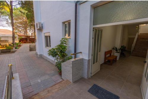 Hotel Otrant in Velipoje, Albania