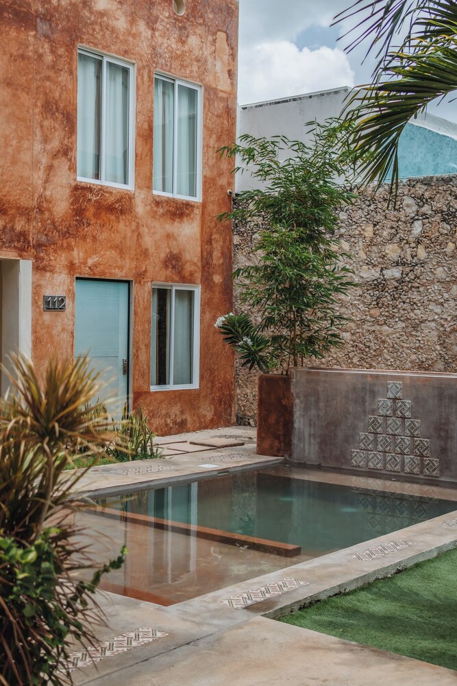 Pool waterfall