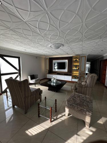 Luxurious 4 bedroom Family Home