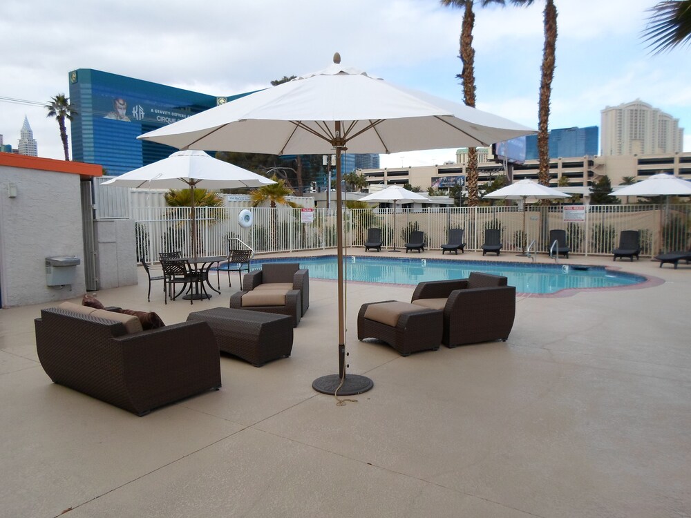 Motel 6 Las Vegas NV Strip - photo 44