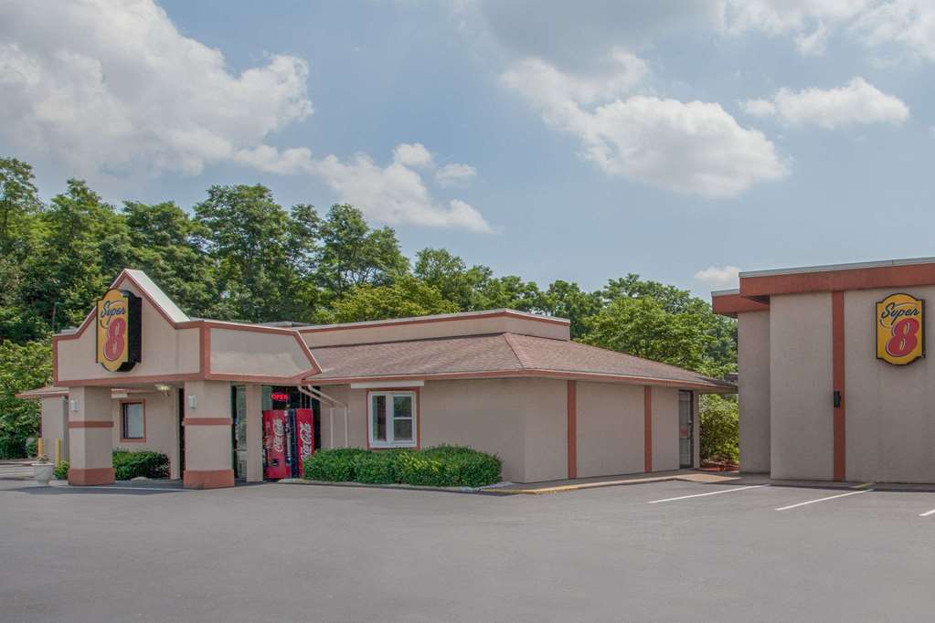 Super 8 by Wyndham Carlisle North - photo 2