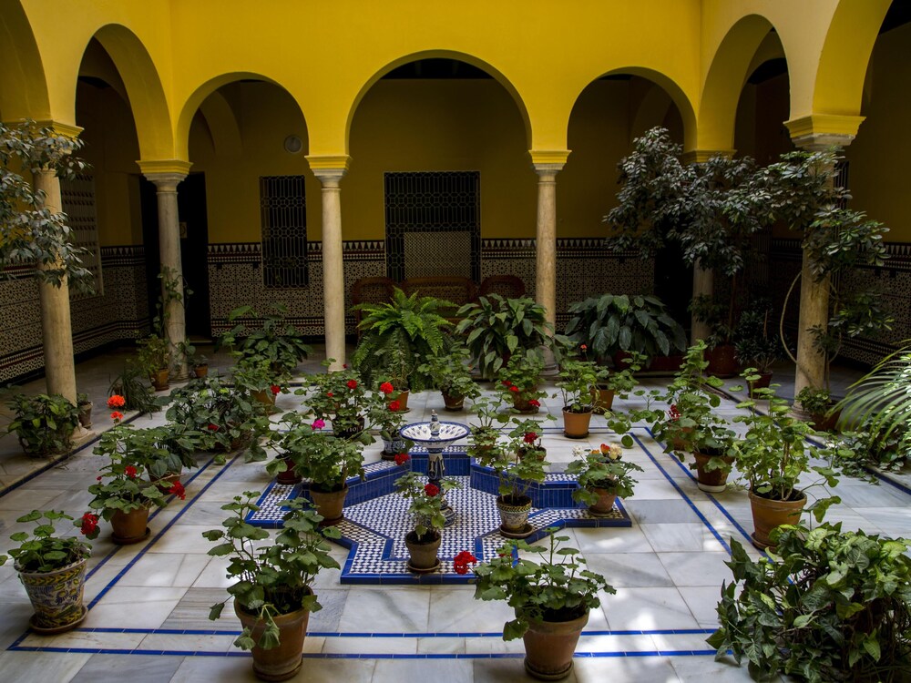 Alohamundi Conteros — 4-Star Luxury Hotel in Sevilla, Spain