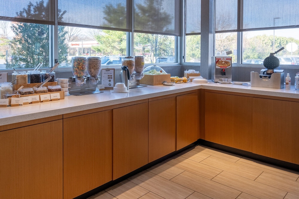 SpringHill Suites by Marriott Woodbridge - photo 35