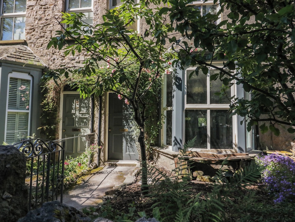 Willow Cottage — 4-Star Luxury Hotel in Carnforth, United Kingdom