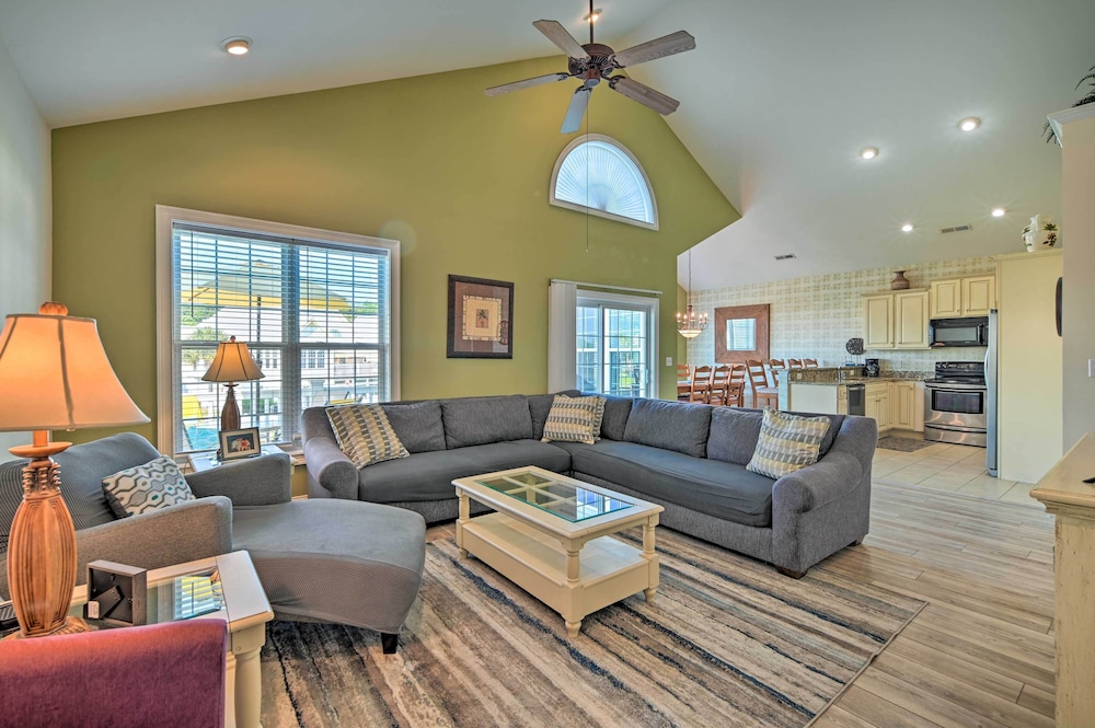 Spacious Family Retreat with Resort Amenities - photo 2