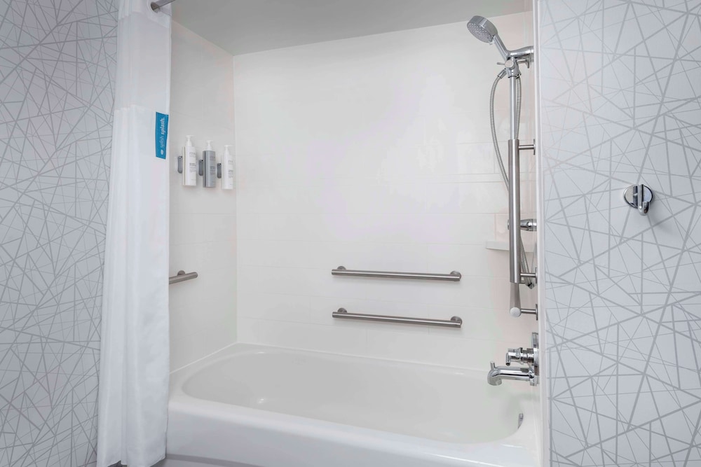 Hampton Inn & Suites Lake Mary At Colonial Townpark - photo 17