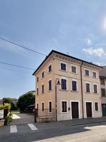 Villa Calmora — 4-Star Luxury Hotel in Bussolengo, Italy