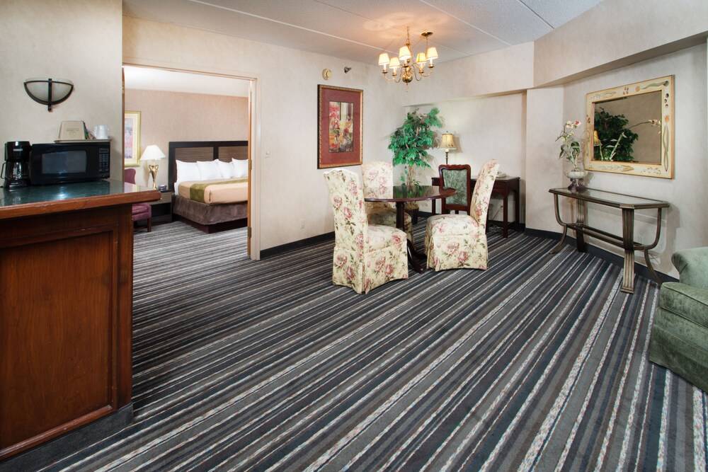 Crossroads Hotel at Huron Event Center - photo 8