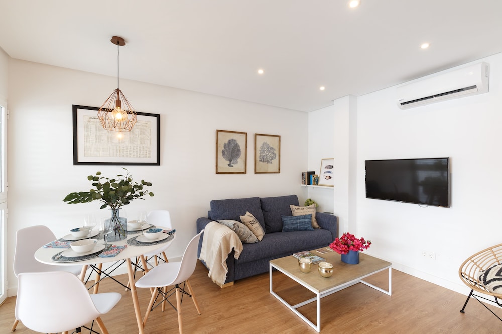 Apartamentos Alamos — 4-Star Luxury Hotel in Malaga, Spain