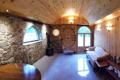 Shire Suite at White Lotus Eco Spa retreat — 4-Star Luxury Hotel in Stanardsville, United States