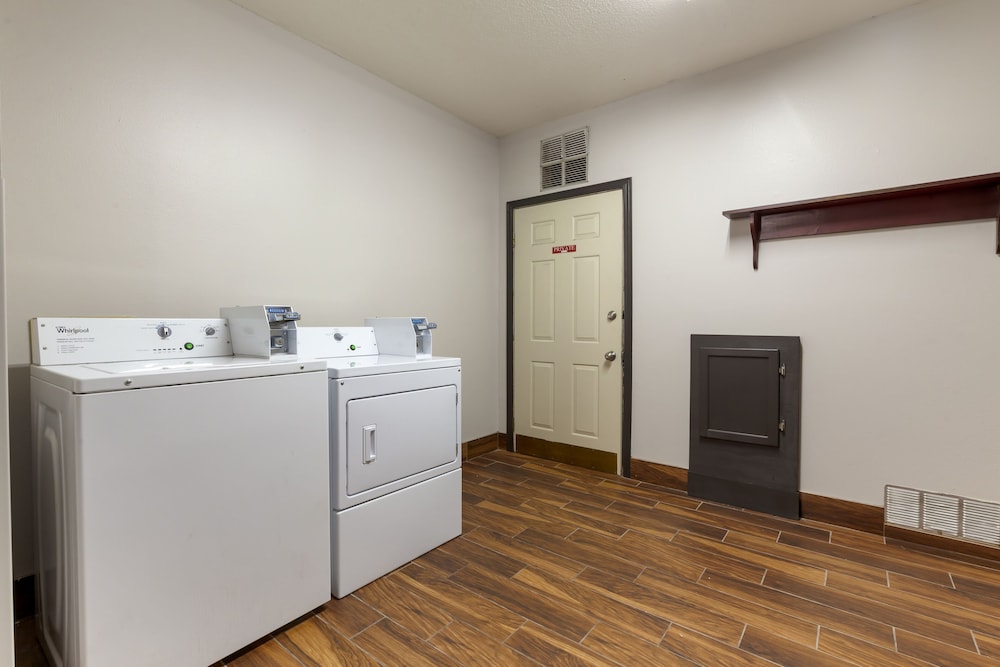 Red Roof Inn & Suites Tomah - photo 36