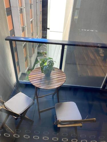Midnight Luxe 2BR 2Bath Apartment 408 in the heart of Braddon Pool Sauna L4 Views Secure Parking Wine WiFi — 4-Star Luxury Hotel in Canberra, Australia