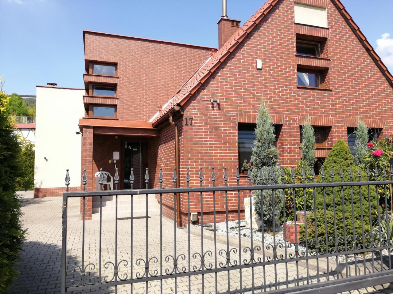 Pokoje Go Ocinne Z Prywatn O Aazienk O Dla Firm in Gliwice, Poland