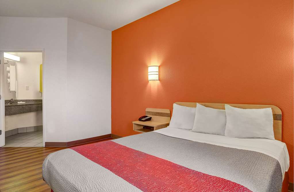 Motel 6 Lemoore CA - photo 5