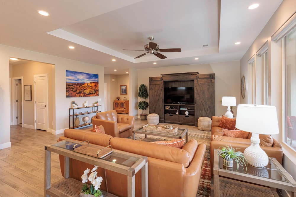 Mi Casa Es Su Casa — 4-Star Luxury Hotel in Ivins, United States