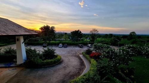 ศูนย์อบรม Greatland Glamping Khao Yai Resort — 4-Star Luxury Hotel in Doembang Nangbuat, Thailand