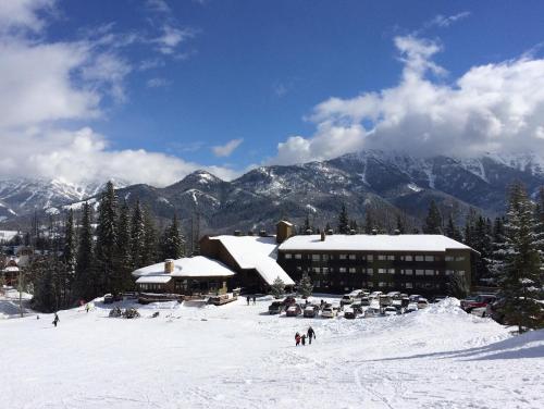 The Griz Inn by Park Vacation Management — hotel in Fernie