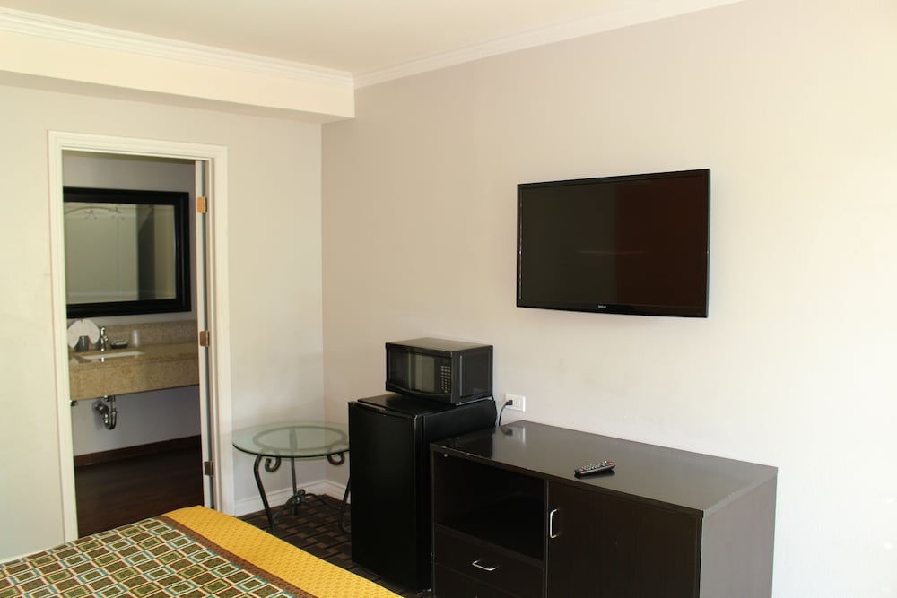 Lyfe Inn & Suites By Aga Lax Airport - photo 24