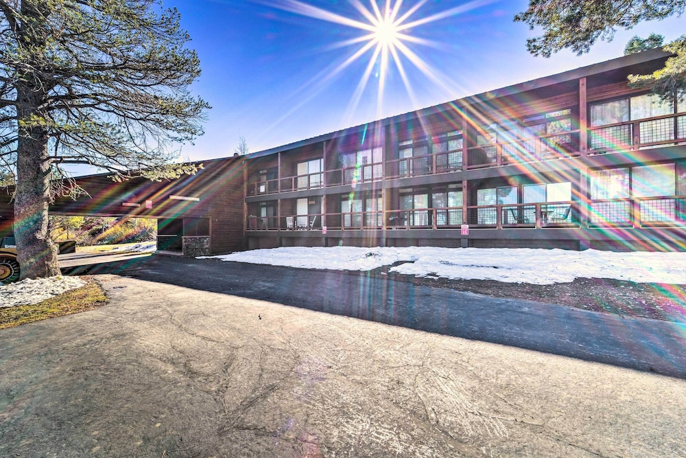 Walk to Ski Resort Tahoe Donner Studio with Balcony - photo 23