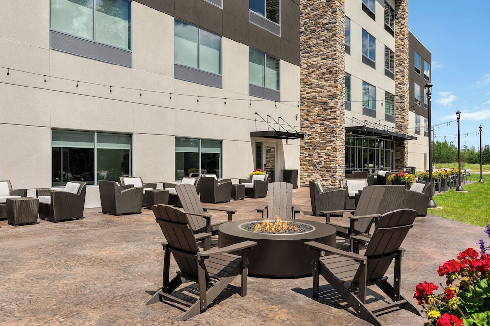 Holiday Inn Express and Suites Rhinelander by IHG - photo 55
