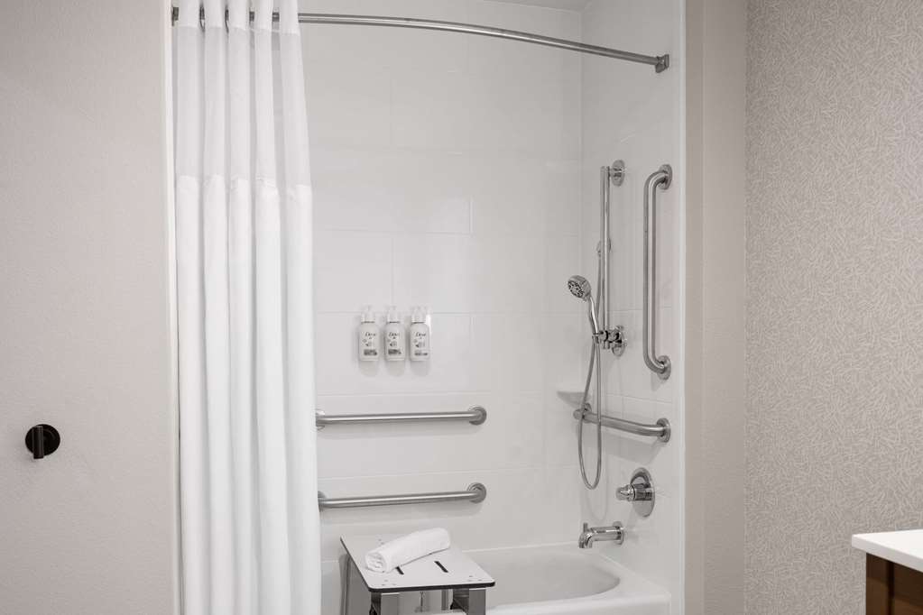 La Quinta Inn and Suites by Wyndham Lincoln - photo 22