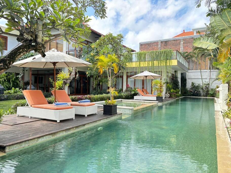 4 Bedroom Tropical Luxury Villa — 4-Star Luxury Hotel in Seminyak, Indonesia