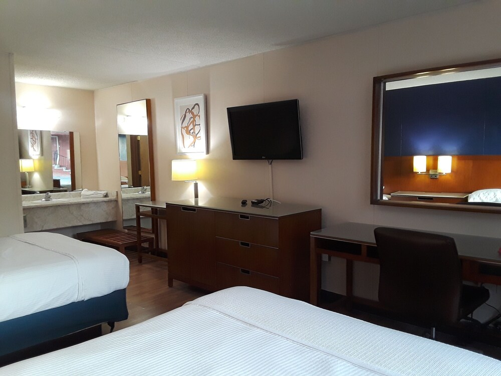 The Metropolitan Hotel - photo 21