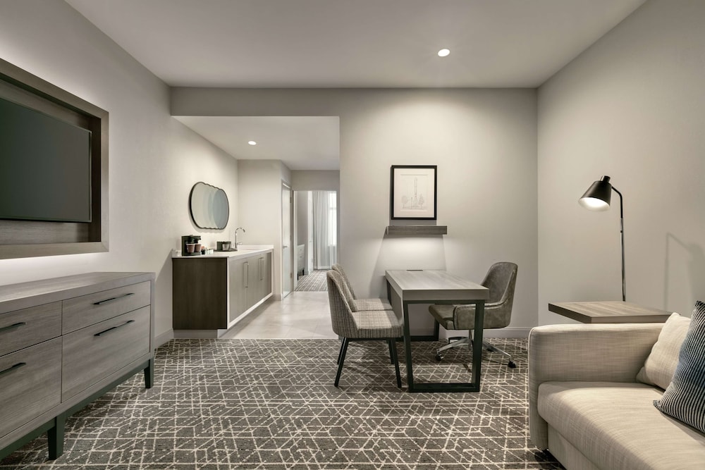 Embassy Suites by Hilton Atlanta Midtown - photo 14
