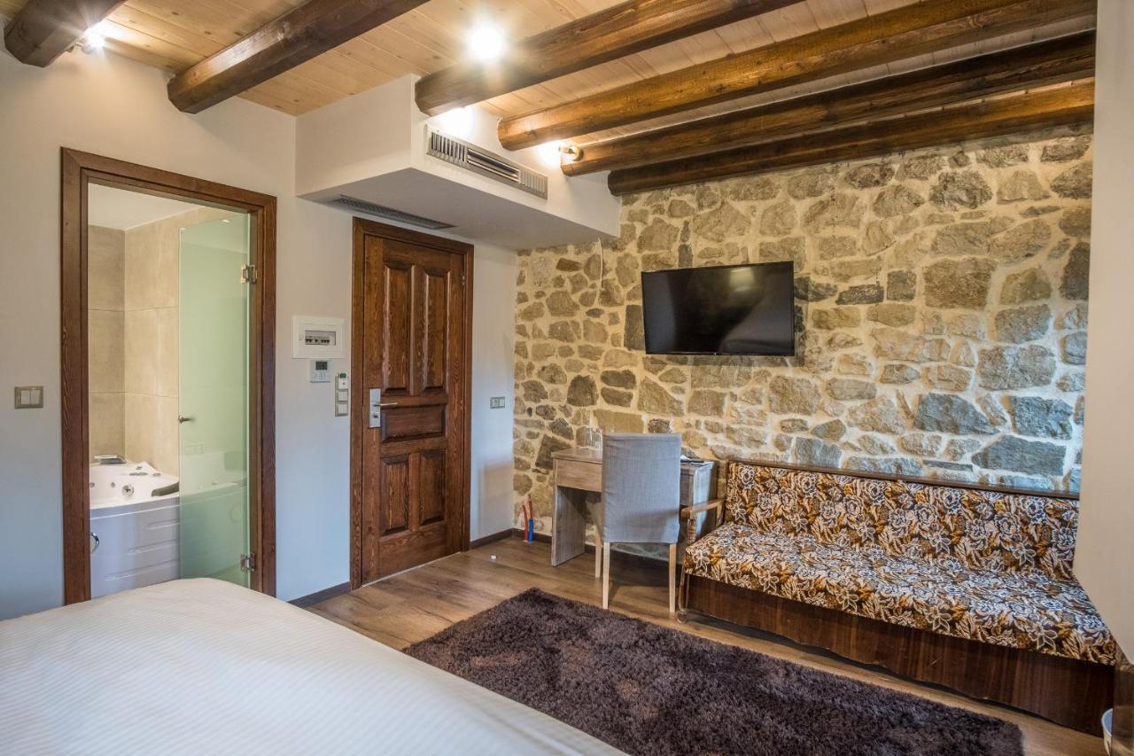 Hotel Arhontiko Vourloka - carbon neutral hotel in Pramanta