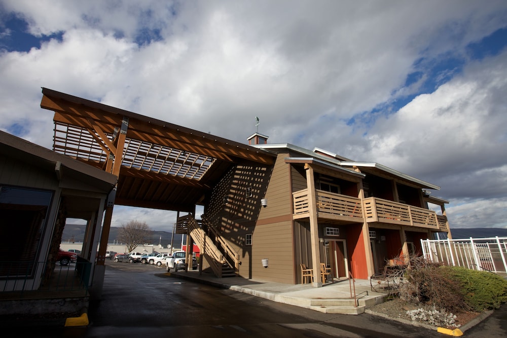 Cousins Country Inn - photo 90