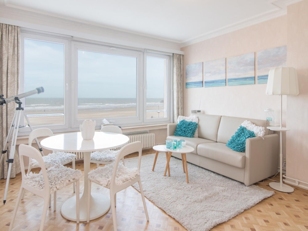 Frontal sea View Studio Apartment in Ostend — 4-Star Luxury Hotel in Ostend, Belgium