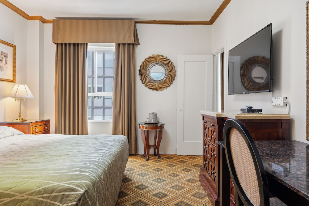 Embassy Hotel - photo 38