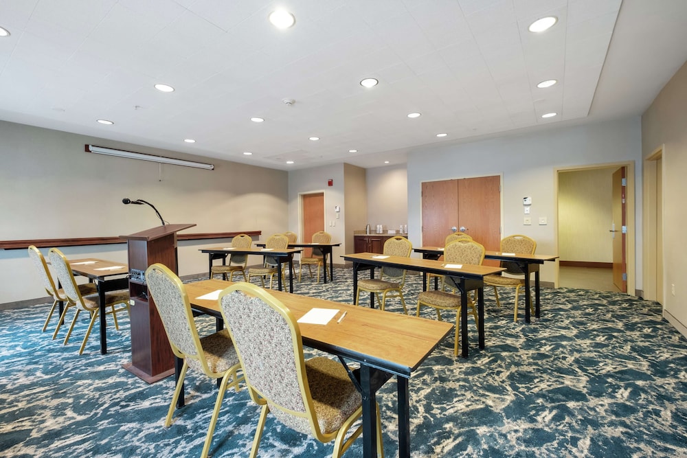 Hampton Inn & Suites Rockland - photo 42