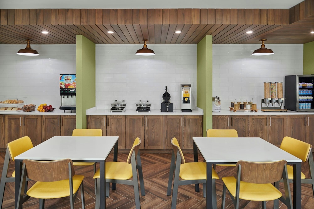 Fairfield Inn & Suites by Marriott Detroit Farmington Hills - photo 33