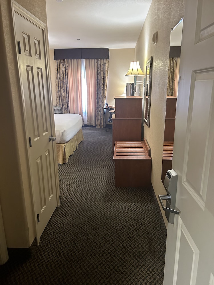 Holiday Inn Express Las Vegas Nellis by IHG - photo 10