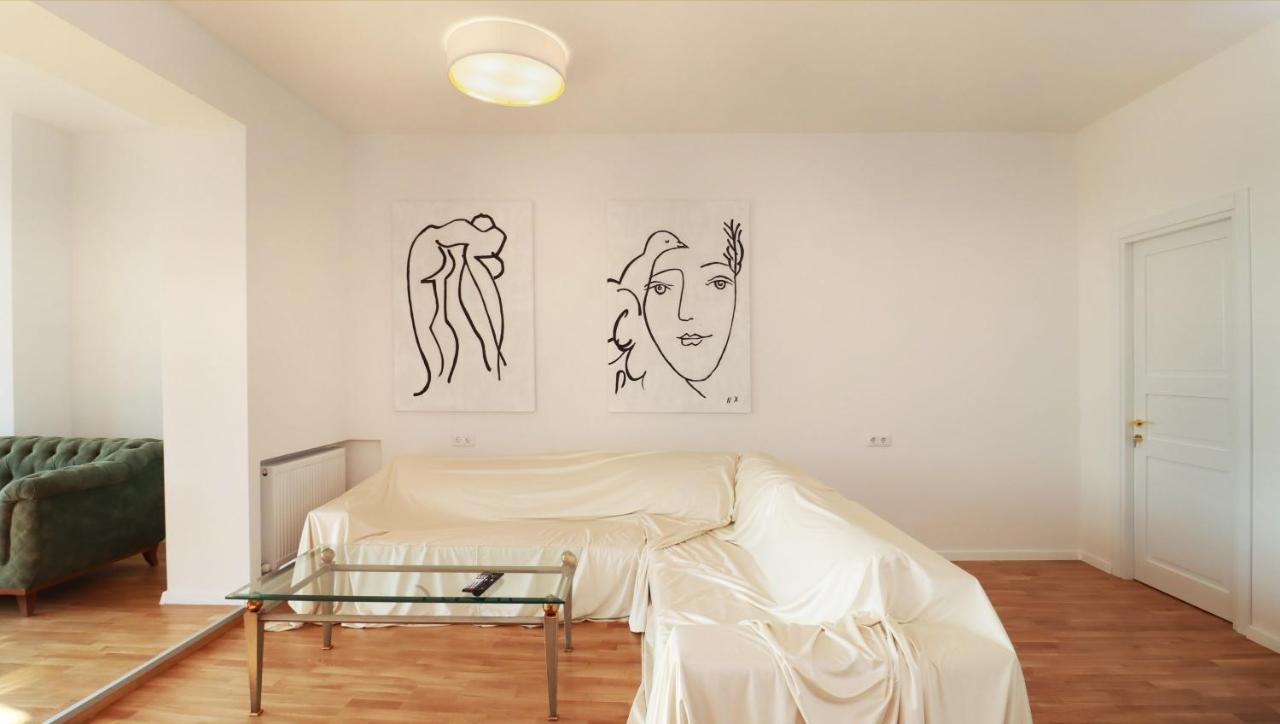 Stylish & Authentic 2BR Retreat in Central Tbilisi Wehost