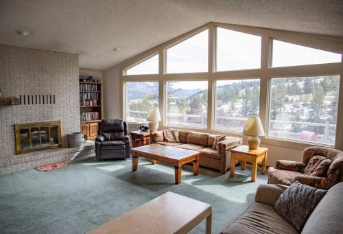 Private 313 Acre retreat lakes direct forest entry — 4-Star Luxury Hotel in Buena Vista, United States