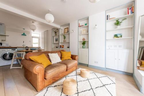Lovely self contained basement studio with kitchen — 4-Star Luxury Hotel in London, United Kingdom