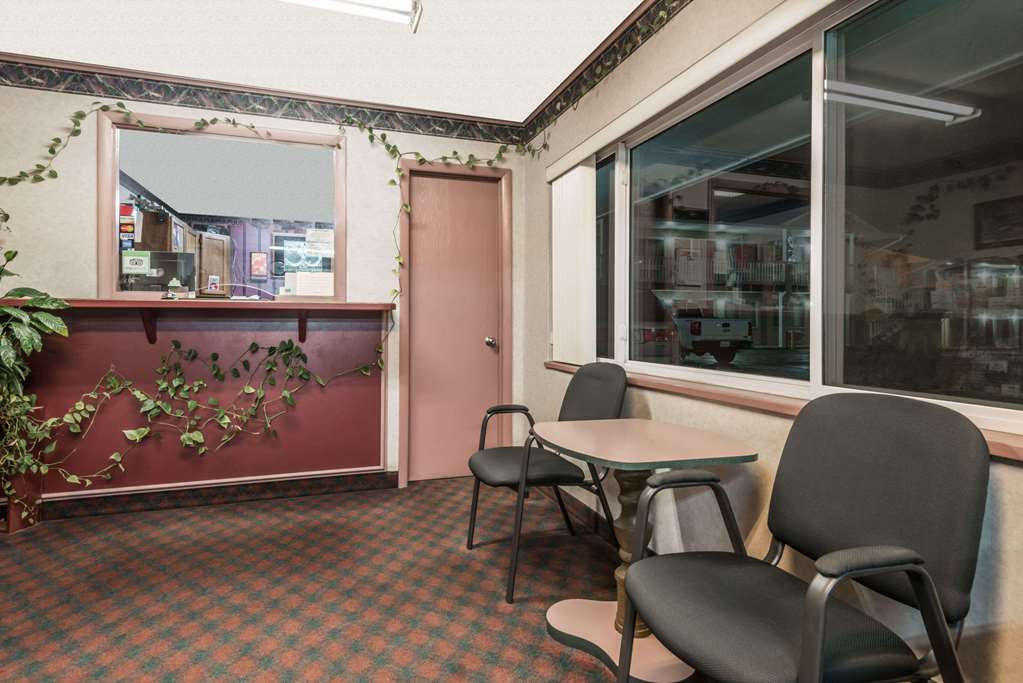 Knights Inn Ottawa - photo 3