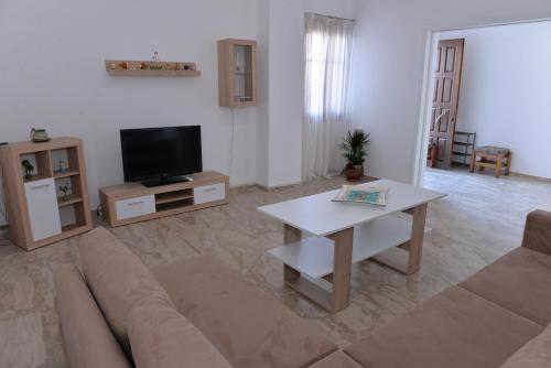 Katerina's house — 4-Star Luxury Hotel in Adamas, Greece