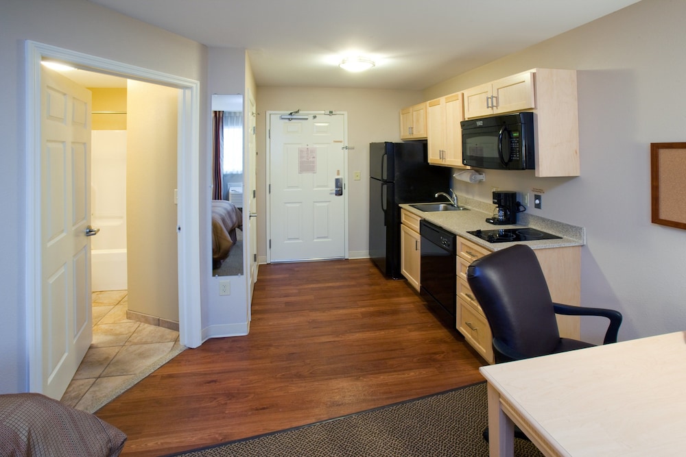Candlewood Suites Minot by IHG - photo 14