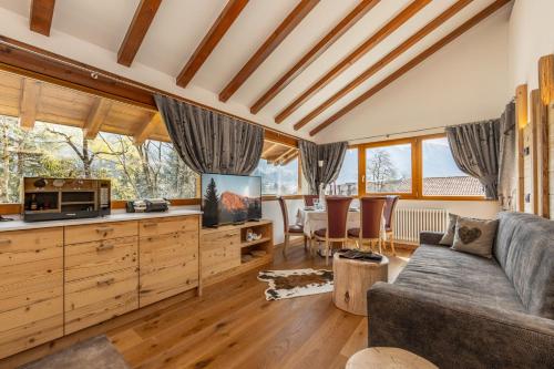 Chalet Mountain Plaza Apt Overland — 4-Star Luxury Hotel in Pinzolo, Italy