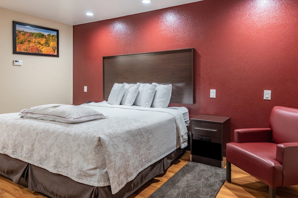 Red Roof Inn PLUS Fort Worth Burleson - photo 6