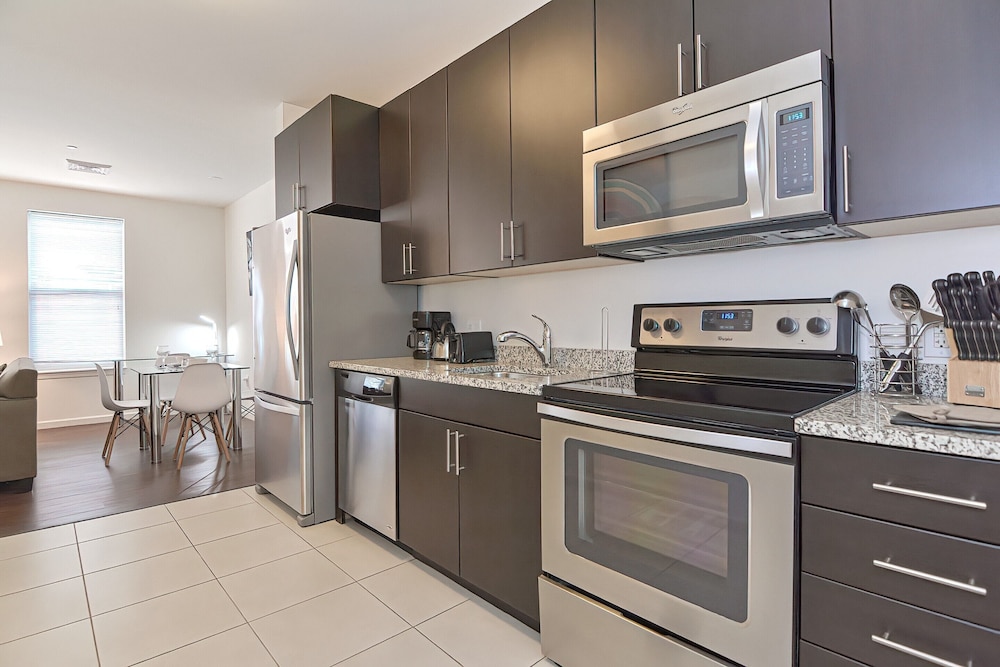 Global Luxury Suites East Boston - photo 18