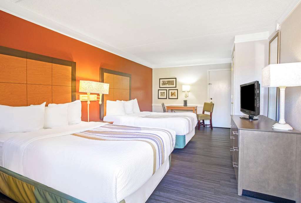 La Quinta Inn by Wyndham Victoria - photo 22